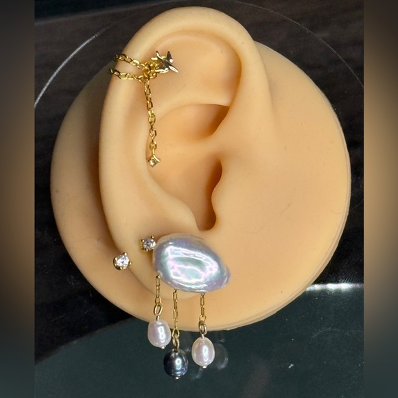 Cloud and Rain Drop Genuine Baroque Pearl stud earrings - Picture 1 of 3